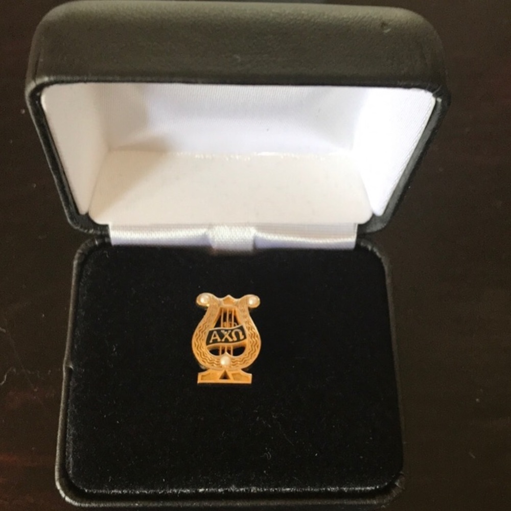 Axo pin